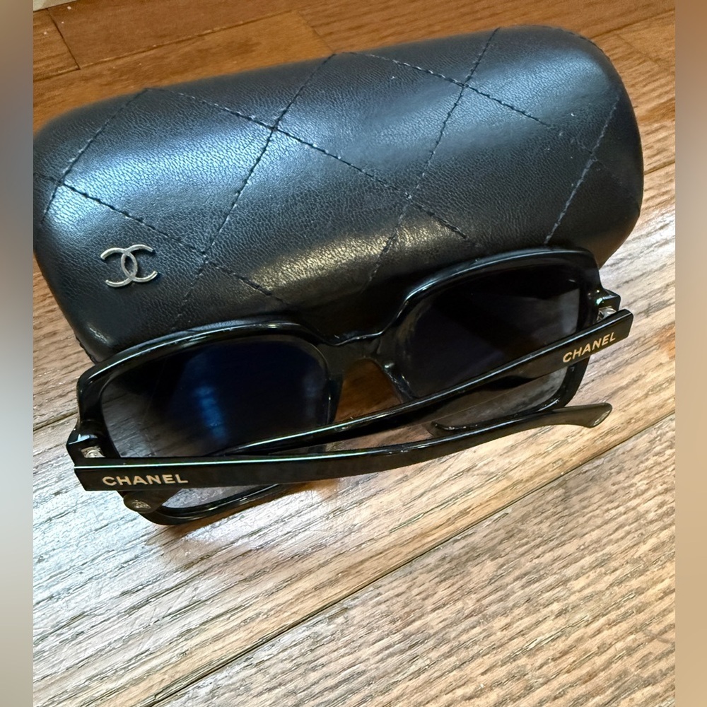 CHANEL Glossy Black Eyewear - Picture 2 of 14